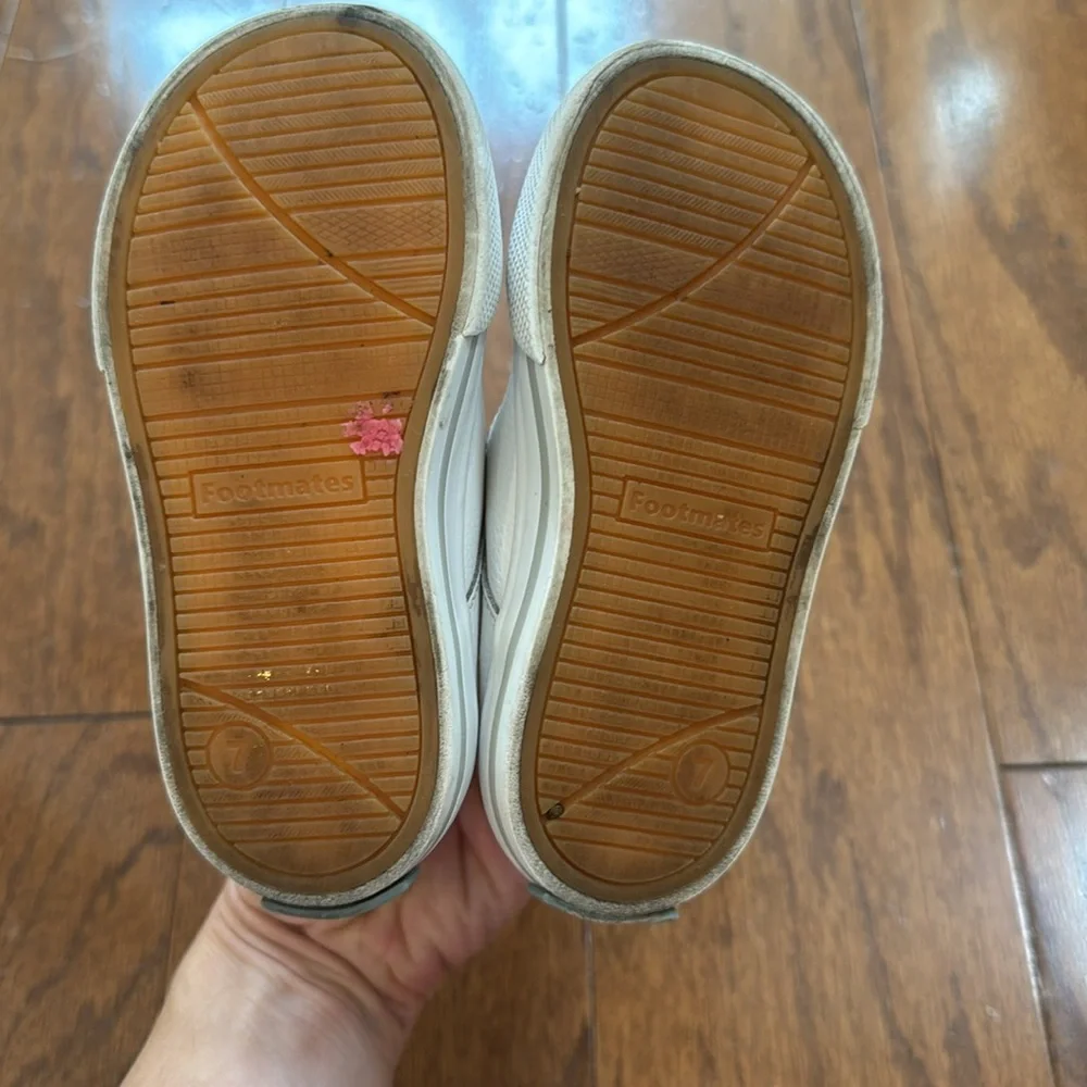 Footmates white leather T-strap - Picture 3 of 3